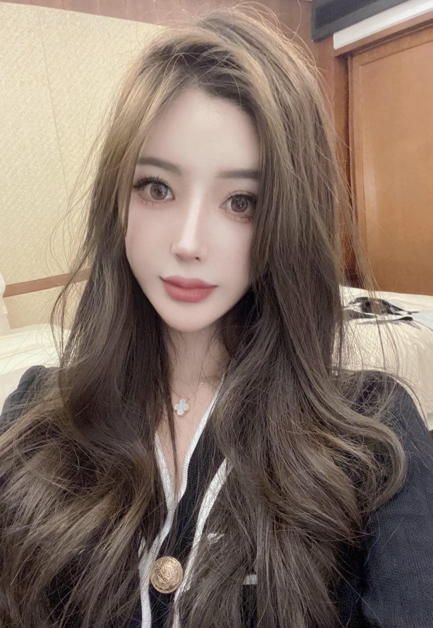 江阴纯欲sao货，粉嫩小穴水直流。